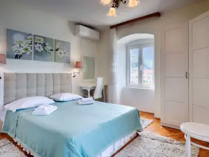 Mira Sea Front Guesthouse