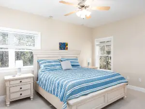 Beautiful 4 Bedroom! Neighborhood Pool & Pet Friendly! Amenity Cards!
