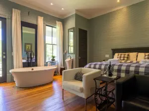 Auburn Bed and Breakfast