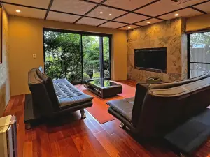 Hananobou Kinkakuji-Michi