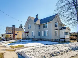 Lake Michigan Vacation Rental 1 Block to Marina!