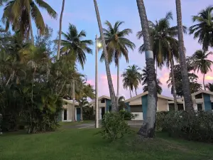 La Casita. Charming Family Villa just steps from the  beach. Full/AC and Wifi.