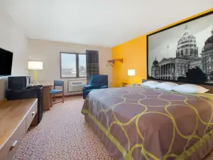 Super 8 by Wyndham Pella