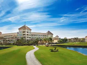 Hilton Pyramids Golf