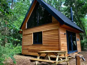 Alfriston Woodland Cabins Badgers Rest and Dogs