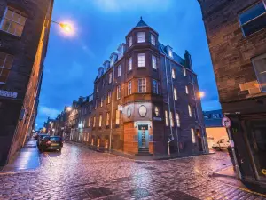 Braid Apartments by Mansley