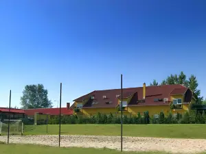 Autoscsarda es Panzio
