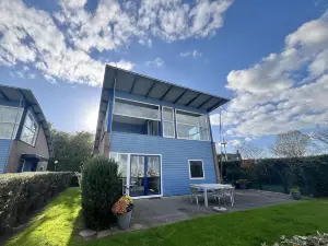 6 Pers. Modern Harbor House with Fenced Garden with the Lake View