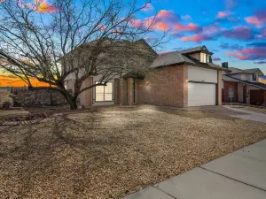 Casa Desierto-West El Paso, near shopping, hospitals, UTEP, and more!