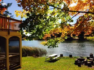 Waterfront Escape-Mt. Views, Museums, Paddling, Hiking- Best of the Berkshires!