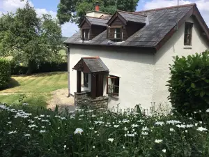 18th century stone cottage in the beautiful Usk valley