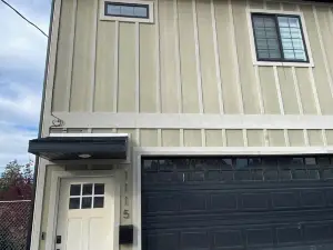 Located in Downtown Evanston, Walking distance to food, shops, and Train Depot.