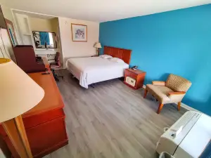 Clover Inn and Suites