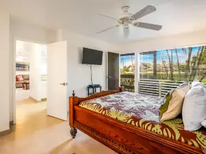 Bright condo with lanai, pool, grill - recently updated