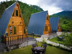 Cabana Riverside Resort - Kainchi Dham