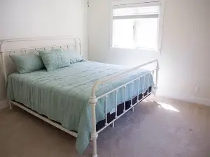 The Winfish House- Steps From Sandy White Beach!!