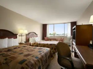 Days Inn by Wyndham Sidney Oh