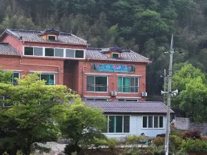 Wanju Cypress Forest Ocher Pension