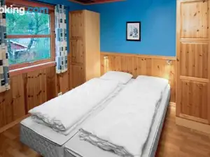 4 Bedroom Cozy Home in Auklandshamn