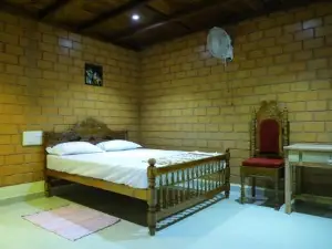 The Munroe Vibes Inn