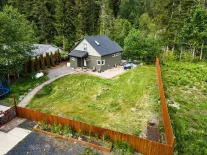 River House Retreat 2 Bedroom Home by Redawning