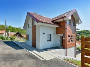 Beautiful Home in Busin with 3 Bedrooms, Wifi and Outdoor Swimming Pool