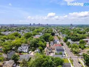 Gorgeous Waterfront 3 Bedroom, 1.5 Bathroom Unit.