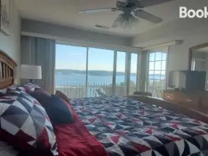 Gourgeous Lake Views, Amazing Susets, on Main Channel