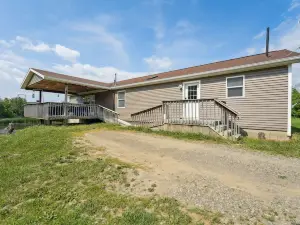 'Heaven on the Hill' Retreat w/ Deck + Gas Grill!