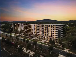 The Hamptons -  Lux 2 Bed 2 Bath Central Location