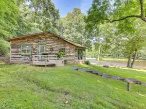 Charming Parsons Cabin w/ Grill on the Cheat River