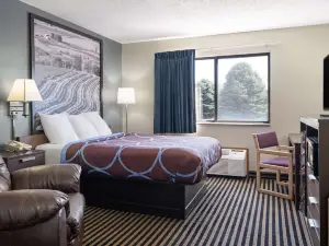 Super 8 by Wyndham Humboldt