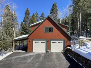 Peaceful Rustic Mountain Entertainment Studio