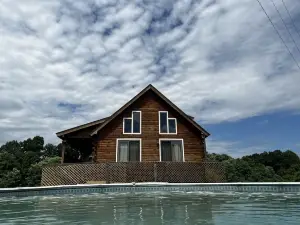 KY log home close to The Ark Encounter on private 14 acres private seasonal pool
