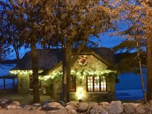Beautiful Stone Cottage  Warm Cozy Get Away