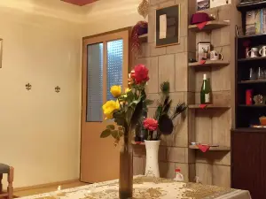 CHEERFUL 3 BEDROOM HOME. Host on site