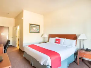 OYO Townhouse Clute Lake Jackson