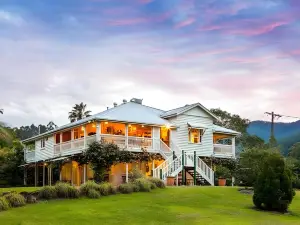 Mavis's Cabins @ Mt Warning