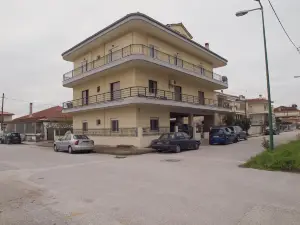 Charming Trikala Apartment with Garden & Central Heating