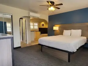 Beachwalker Inn & Suites