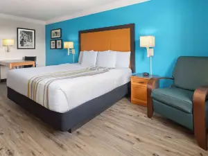 La Quinta Inn by Wyndham Pittsburgh Airport