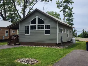 Charming 2-bedroom house in Sylvan Beach