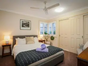 Milton Village Retreat - Secluded Comfort