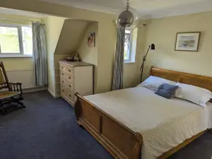 擁有大花園的可愛村莊家庭住宅