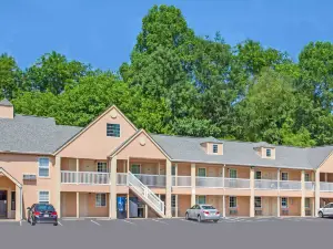 Days Inn by Wyndham Canton