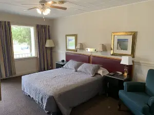 The Lionstone Inn Motel and Cottages
