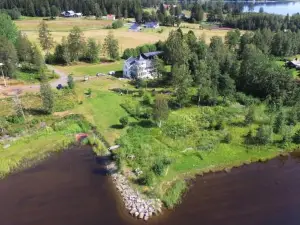 Nyrenoverat gårdshus på Havstomt Med hög Standard