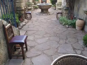 A la Sombra de la Torre