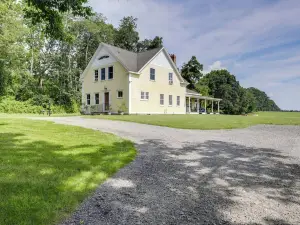 Lebanon Farmhouse 29 Mi to Ocean Beach Park!