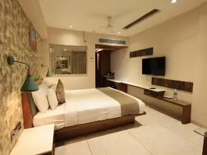 Hotel RS Exclusive Stay & Fine Dine - Near to Akola Junction